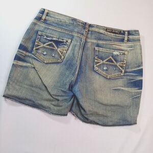 Red Rivet Distressed Raw Edge Denim Jeans Shorts Stretch Mid Rise Juniors sz 15